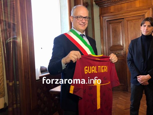 Roma Femminile: Gualtieri e Onorato premiano la squadra di Spugna al Campidoglio- immagine 2
