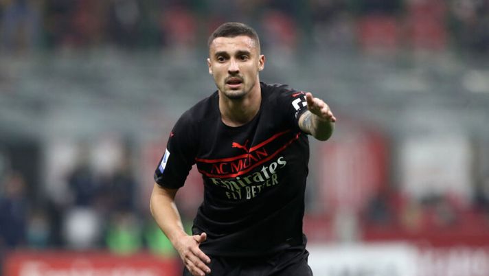 MILAN, ITALY - OCTOBER 16: Rade Krunic of AC Milan celebrates after an own goal by Koray Guenter of Hellas Verona during the Serie A match between AC Milan and Hellas Verona FC at Stadio Giuseppe Meazza on October 16, 2021 in Milan, Italy. (Photo by Marco Luzzani/Getty Images) Milan, problemi anche per Krunic: le ultime dalla Bosnia sulle sue condizioni - immagine 1
