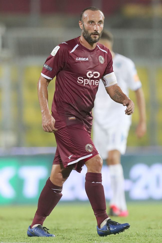 (Photo by Gabriele Maltinti/Getty Images for Lega Serie B) Carrarese, il figlio Marco è malato: il capitano Andrea Luci lascia la squadra- immagine 2