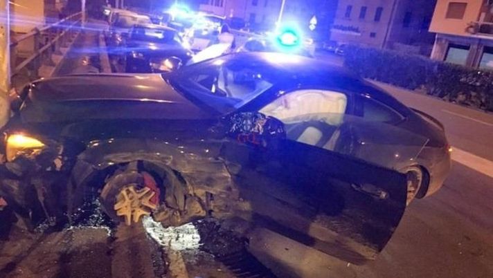 ? FOTO – Follia Defrel nella notte: ubriaco al volante, scappa dalla polizia e si schianta - immagine 1