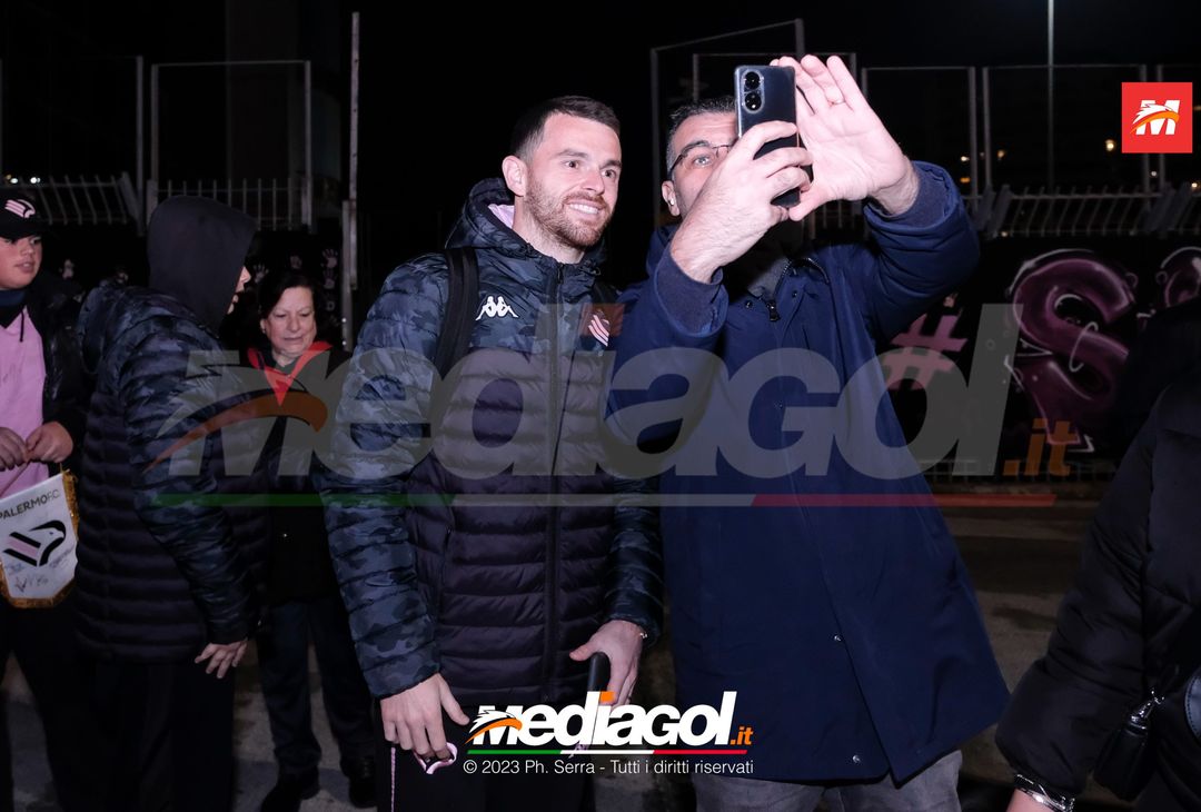 FOTO Ascoli-Palermo, i rosanero in partenza dallo stadio “Renzo Barbera” (Gallery) - immagine 31