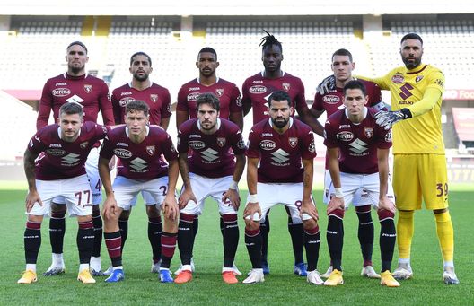 TURIN, ITALY - NOVEMBER 08: Team of Torino FC line up during the Serie A match between Torino FC and FC Crotone at Stadio Olimpico di Torino on November 8, 2020 in Turin, Italy. (Photo by Valerio Pennicino/Getty Images) TURIN, ITALY - NOVEMBER 08: Team of Torino FC line up during the Serie A match between Torino FC and FC Crotone at Stadio Olimpico di Torino on November 8, 2020 in Turin, Italy. (Photo by Valerio Pennicino/Getty Images)