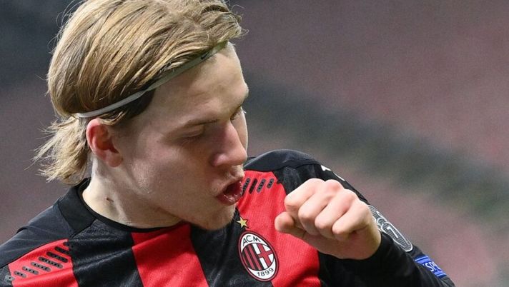 AC Milan's Norwegian forward Jens Petter Hauge reacts after scoring the third goal during the UEFA Europa League Group H football match AC Milan vs Celtic on December 3, 2020 at the San Siro stadium in Milan. (Photo by Vincenzo PINTO / AFP) (Photo by VINCENZO PINTO/AFP via Getty Images) Milan, emergenza e scelte obbligate per Pioli: la formazione verso il Torino - immagine 1