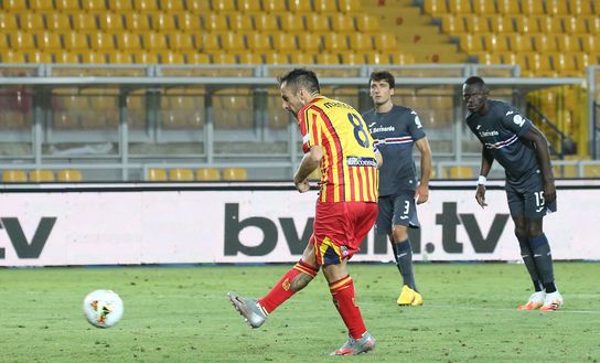 LECCE, ITALY - JULY 01: Marco Mancosu of Lecce scores the equalizing goal with penalty during the Serie A match between US Lecce and UC Sampdoria at Stadio Via del Mare on July 01, 2020 in Lecce, Italy. (Photo by Maurizio Lagana/Getty Images) LECCE, ITALY - JULY 01: Marco Mancosu of Lecce scores the equalizing goal with penalty during the Serie A match between US Lecce and UC Sampdoria at Stadio Via del Mare on July 01, 2020 in Lecce, Italy. (Photo by Maurizio Lagana/Getty Images)