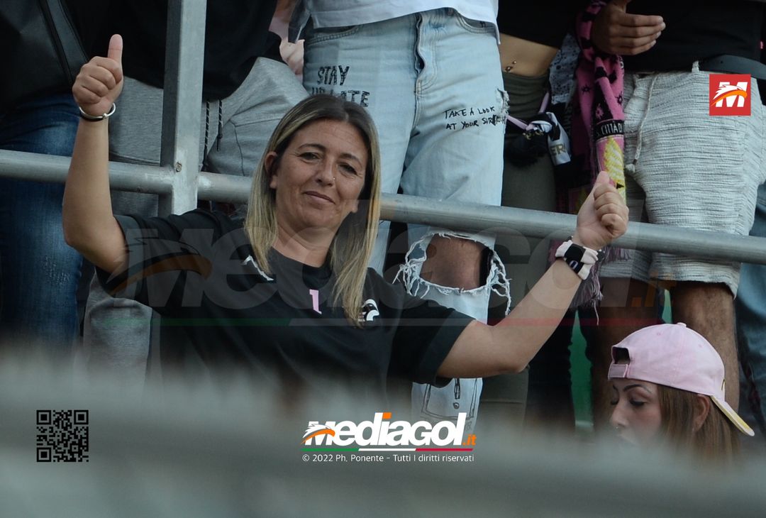 Fototifo, i tifosi allo stadio per Palermo-Feralpisaló 1-0 (gallery) - immagine 138