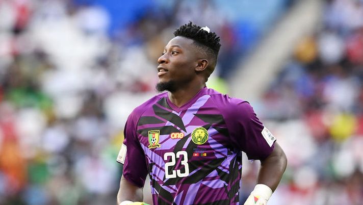 AL WAKRAH, QATAR - NOVEMBER 24: Andre Onana of Cameroon looks on during the FIFA World Cup Qatar 2022 Group G match between Switzerland and Cameroon at Al Janoub Stadium on November 24, 2022 in Al Wakrah, Qatar. (Photo by Claudio Villa/Getty Images) Onana: “Io titolare, non sono sorpreso: Handanovic non è un modello ma ora…” - immagine 1