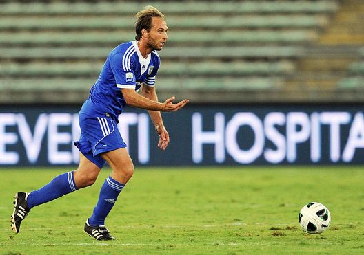BARI, ITALY - AUGUST 31: Alessandro Budel of Brescia in action during the Serie B match between AS Bari and Brescia Calcio at Stadio San Nicola on August 31, 2013 in Bari, Italy. (Photo by Giuseppe Bellini/Getty Images) BARI, ITALY - AUGUST 31: Alessandro Budel of Brescia in action during the Serie B match between AS Bari and Brescia Calcio at Stadio San Nicola on August 31, 2013 in Bari, Italy. (Photo by Giuseppe Bellini/Getty Images)