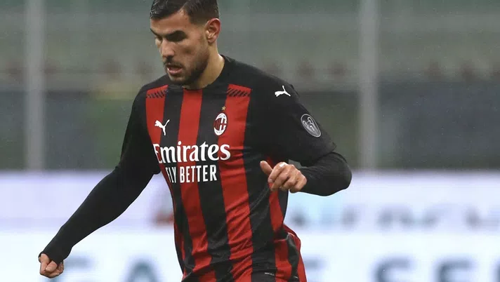 Theo Hernández (difensore AC Milan), qui durante Milan-Lazio 3-2 (Serie A 2020-2021) | AC Milan News (Getty Images)