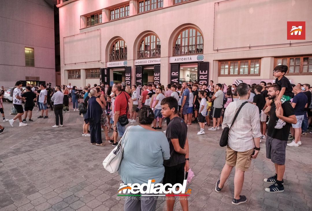 FOTO RITIRO PALERMO, Brunori e l’incontro con i tifosi al Barbera (Gallery) - immagine 14