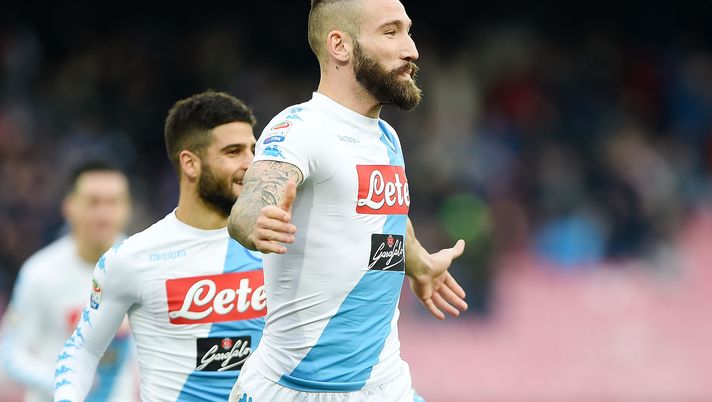 NAPLES, ITALY - JANUARY 15: Lorenzo Tonelli of Napoli celebrates after scoring goal 1-0 during the Serie A match between SSC Napoli and Pescara Calcio at Stadio San Paolo on January 15, 2017 in Naples, Italy. (Photo by Francesco Pecoraro/Getty Images) NAPLES, ITALY - JANUARY 15: Lorenzo Tonelli of Napoli celebrates after scoring goal 1-0 during the Serie A match between SSC Napoli and Pescara Calcio at Stadio San Paolo on January 15, 2017 in Naples, Italy. (Photo by Francesco Pecoraro/Getty Images)