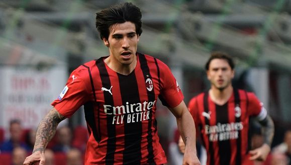 Sandro Tonali (centrocampista AC Milan), qui durante Milan-Fiorentina 1-0 (Serie A 2021-2022) | News (Getty Images) Sandro Tonali AC Milan Milan-Fiorentina 1-0 Serie A 2021-2022
