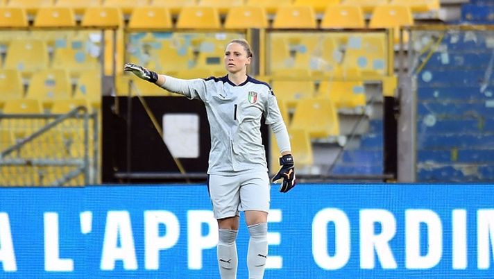 PARMA, ITALY - APRIL 08: Laura Giuliani of Italy Women looks on during the FIFA Women's World Cup 2023 Qualifier group G match between Italy and Lithuania at Stadio Ennio Tardini on April 08, 2022 in Parma, Italy. (Photo by Alessandro Sabattini/Getty Images) Globall, la prima agenzia solo per le calciatrici: primo atto, il premio a Laura Giuliani - immagine 1