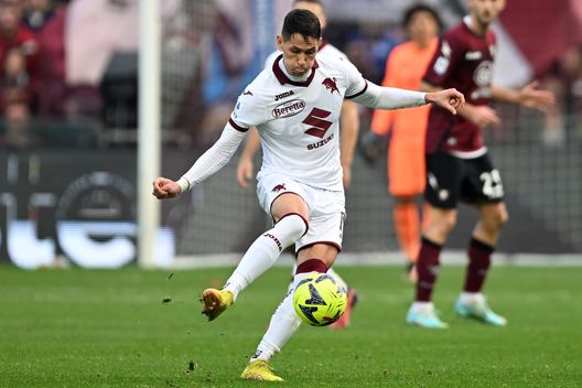 SALERNO, ITALY - JANUARY 08: Sasa Lukic of Torino FC during the Serie A match between Salernitana and Torino FC at Stadio Arechi on January 08, 2023 in Salerno, Italy. (Photo by Francesco Pecoraro/Getty Images) Torino, Lukic salta la Fiorentina. Juric: “Forse lo perderemo a lungo”- immagine 2