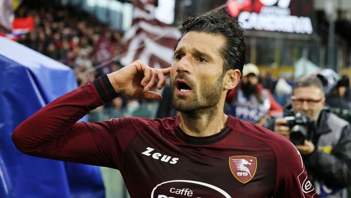 SALERNO, ITALY - MAY 13: Antonio Candreva of Salernitana celebrates after scoring the 1-0 goal during the Serie A match between Salernitana and Atalanta BC at Stadio Arechi on May 13, 2023 in Salerno, Italy. (Photo by Francesco Pecoraro/Getty Images)  Candreva: “Venire qui è stata la scelta migliore per me, in pochi hanno…” - immagine 1