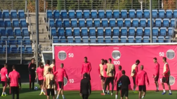 VIDEO / Real, Ramos nervoso: pallonata a un ragazzo della cantera. Poi arriva Modric…