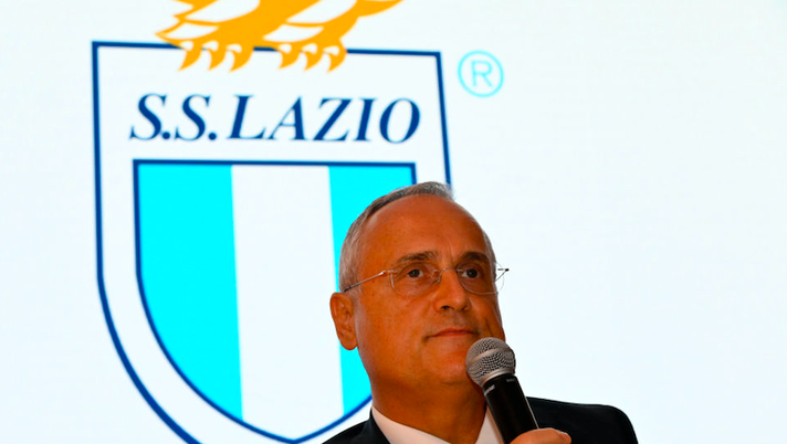 Lazio, il CorSport: “Lotito è allo scontro vero con Tare. Il caso è più serio di quanto si dica” Lazio, il CorSport: “Lotito è allo scontro vero con Tare. Il caso è più serio di quanto si dica” - immagine 1