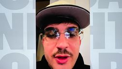 Geolier: “Ho un messaggio per i calciatori del Napoli. E stasera schiattateli!”