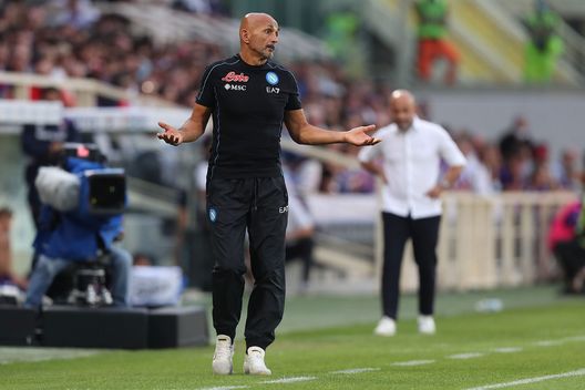 FLORENCE, ITALY - OCTOBER 03: Luciano Spalletti manager of SSC Napoli gestures during the Serie A match between ACF Fiorentina v SSC Napoli at Stadio Artemio Franchi on October 3, 2021 in Florence, Italy. (Photo by Gabriele Maltinti/Getty Images) Coppa Italia, slitta la data di Napoli-Fiorentina. I dettagli- immagine 2