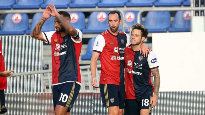 CAGLIARI, ITALY - NOVEMBER 07: Nahitan Nandez of Cagliari celebrates his goal 2-0 during the Serie A match between Cagliari Calcio and UC Sampdoria at Sardegna Arena on November 07, 2020 in Cagliari, Italy. (Photo by Enrico Locci/Getty Images) Cagliari, cosa filtra per Godin e i sei giocatori ai box verso il Benevento - immagine 1