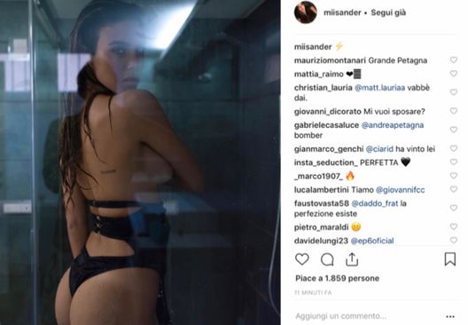 Petagna segna alla Roma, Michelly stende i follower con uno scatto hot: poi lo cancella Petagna segna alla Roma, Michelly stende i follower con uno scatto hot: poi lo cancella