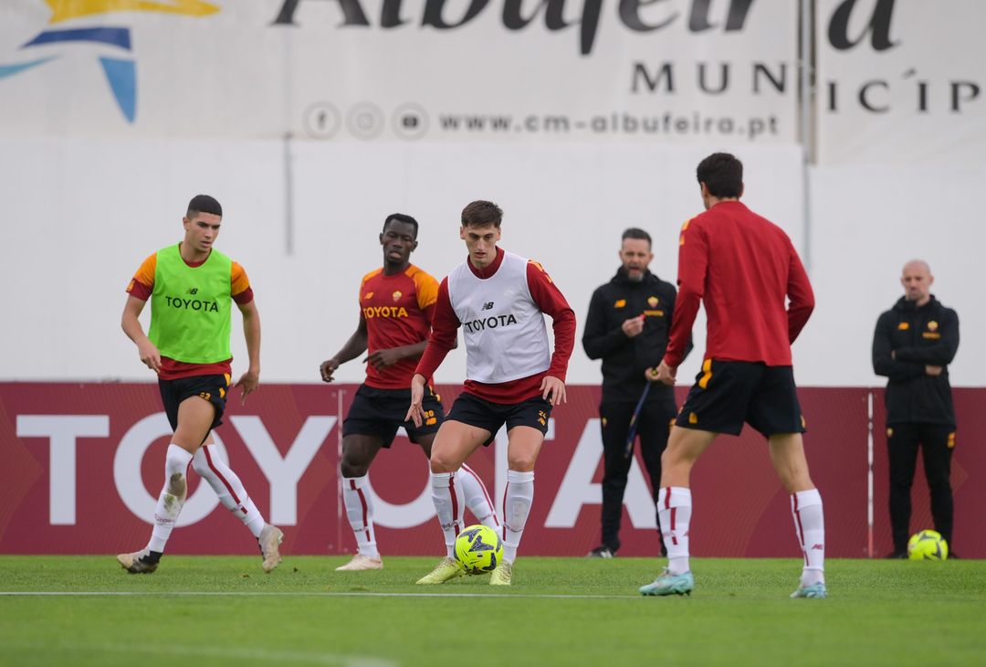 Roma, c’è Wijnaldum in gruppo. E torna anche Rui Patricio – FOTO GALLERY - immagine 42