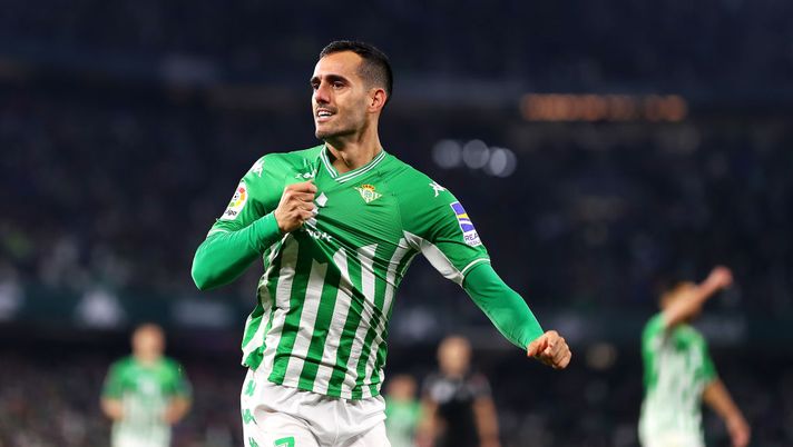 SEVILLE, SPAIN - DECEMBER 12: Juanmi of Real Betis celebrates after scoring their side's second goal during the La Liga Santander match between Real Betis and Real Sociedad at Estadio Benito Villamarin on December 12, 2021 in Seville, Spain. (Photo by Fran Santiago/Getty Images) Betis e Siviglia ai vertici della Liga: sabato derby in copa del Rey - immagine 1