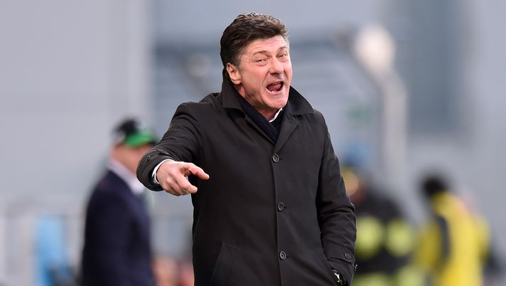 REGGIO NELL'EMILIA, ITALY - JANUARY 21: Head coach Walter Mazzarri of Torino shouts instructions during the serie A match between US Sassuolo and Torino FC at Mapei Stadium - Citta' del Tricolore on January 21, 2018 in Reggio nell'Emilia, Italy.  (Photo by Tullio M. Puglia/Getty Images) 