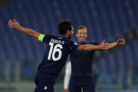 ROME, ITALY - NOVEMBER 24: Marco Parolo of SS Lazio celebrates after scoring the team's second goal during the UEFA Champions League group F stage match between SS Lazio and Zenit St. Petersburg at Stadio Olimpico on November 24, 2020 in Rome, Italy. (Photo by Paolo Bruno/Getty Images) ROME, ITALY - NOVEMBER 24: Marco Parolo of SS Lazio celebrates after scoring the team's second goal during the UEFA Champions League group F stage match between SS Lazio and Zenit St. Petersburg at Stadio Olimpico on November 24, 2020 in Rome, Italy. (Photo by Paolo Bruno/Getty Images)