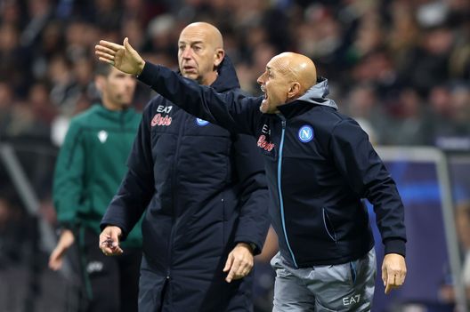 FRANKFURT AM MAIN, GERMANY - FEBRUARY 21: Luciano Spalletti, Head Coach of SSC Napoli, reacts during the UEFA Champions League round of 16 leg one match between Eintracht Frankfurt and SSC Napoli at Deutsche Bank Park on February 21, 2023 in Frankfurt am Main, Germany. (Photo by Christian Kaspar-Bartke/Getty Images) La furia di Spalletti: “Parlano ancora di Totti. Ora gli faccio vedere io!”- immagine 2