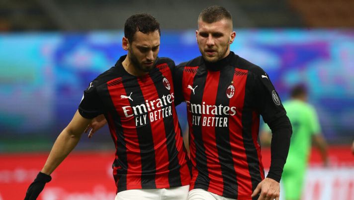 MILAN, ITALY - DECEMBER 23: Ante Rebic of AC Milan celebrates with team mate Hakan Calhanoglu after scoring their sides first goal during the Serie A match between AC Milan and SS Lazio at Stadio Giuseppe Meazza on December 23, 2020 in Milan, Italy. Sporting stadiums around Italy remain under strict restrictions due to the Coronavirus Pandemic as Government social distancing laws prohibit fans inside venues resulting in games being played behind closed doors. (Photo by Marco Luzzani/Getty Images) Milan, delineata la formazione anti-Torino: resta un solo dubbio da sciogliere - immagine 1