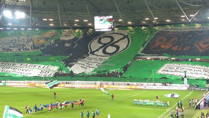 L’Hannover 96 lancia una maglia contro il razzismo con un messaggio forte - immagine 1