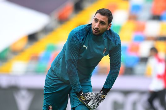 UDINE, ITALY - NOVEMBER 01: Gianluigi Donnarumma of AC Milan during the Serie A match between Udinese Calcio and AC Milan at Dacia Arena on November 01, 2020 in Udine, Italy. (Photo by Alessandro Sabattini/Getty Images) UDINE, ITALY - NOVEMBER 01: Gianluigi Donnarumma of AC Milan during the Serie A match between Udinese Calcio and AC Milan at Dacia Arena on November 01, 2020 in Udine, Italy. (Photo by Alessandro Sabattini/Getty Images)