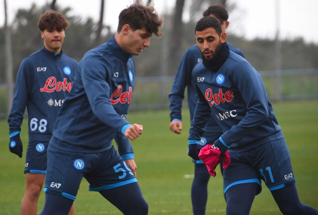 FOTO Pioggia e vento, ma il Napoli è carico: le immagini dell’allenamento - immagine 2