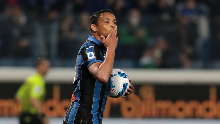 BERGAMO, ITALY - APRIL 27: Luis Muriel of Atalanta BC celebrates after scoring their team's fourth goal during the Serie A match between Atalanta BC and Torino FC at Gewiss Stadium on April 27, 2022 in Bergamo, Italy. (Photo by Emilio Andreoli/Getty Images) I sette giocatori «più in forma» del campionato: sono da confermare per la 35ma giornata - immagine 1