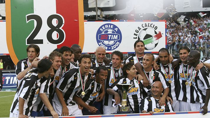 TURIN, ITALY - MAY 29: Juventus players celebrate with the trophy for the victory of "scudetto" at the end of the last Serie A football match of the season between Juventus and Cagliar at Delle Alpi Stadium on May 29, 2005 in Turin, Italy. Juventus won the Italina football championship for the 28th time. (Photo by Giuseppe Cacace/Getty Images) TURIN, ITALY - MAY 29: Juventus players celebrate with the trophy for the victory of "scudetto" at the end of the last Serie A football match of the season between Juventus and Cagliar at Delle Alpi Stadium on May 29, 2005 in Turin, Italy. Juventus won the Italina football championship for the 28th time. (Photo by Giuseppe Cacace/Getty Images)