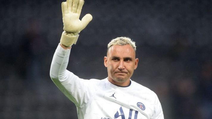 Paris Saint-Germain's Costa Rican goalkeeper Keylor Navas reacts prior to the French L1 football match between Angers SCO and Paris Saint-Germain at the Raymond-Kopa Stadium in Angers, north-western France on April 20, 2022. (Photo by JEAN-FRANCOIS MONIER / AFP) (Photo by JEAN-FRANCOIS MONIER/AFP via Getty Images) Keylor Navas: “Rimango a Parigi, grazie a tutti i club che si sono interessati a me” - immagine 1