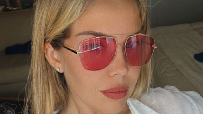 Costanza, fisico da paura. Primo sole per lady Vieri in costume: tintarella sexy Costanza, fisico da paura. Primo sole per lady Vieri in costume: tintarella sexy - immagine 1