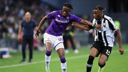 UDINE, ITALY - AUGUST 31: Christian Kouam of ACF Fiorentina battles for possession with Destiny Udogie of Udinese Calcio during the Serie A match between Udinese Calcio and ACF Fiorentina at Dacia Arena on August 31, 2022 in Udine, Italy. (Photo by Alessandro Sabattini/Getty Images)