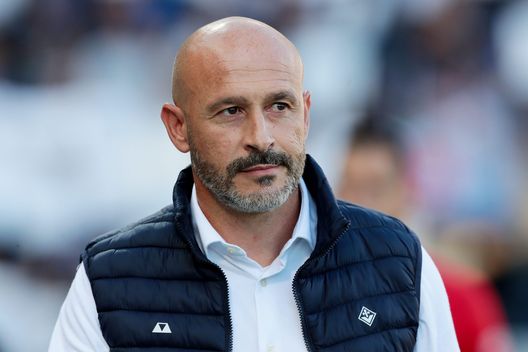 BERGAMO, ITALY - OCTOBER 02: Vincenzo Italiano, Head Coach of Fiorentina looks on during the Serie A match between Atalanta BC and ACF Fiorentina at Gewiss Stadium on October 02, 2022 in Bergamo, Italy. (Photo by Emilio Andreoli/Getty Images) Bruno: “Hearts: cuore, passione e…birra. Attenta Fiorentina, non sarà facile”- immagine 2