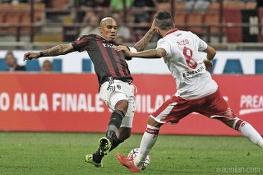 De Jong in azione, fonte foto acmilan.com De Jong in azione, fonte foto acmilan.com
