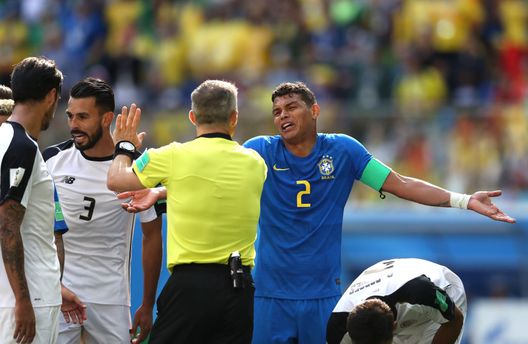 SAINT PETERSBURG, RUSSIA - JUNE 22: Thiago Silva of Brazil argues with Referee Bjorn Kuipers during the 2018 FIFA World Cup Russia group E match between Brazil and Costa Rica at Saint Petersburg Stadium on June 22, 2018 in Saint Petersburg, Russia. (Photo by Francois Nel/Getty Images) SAINT PETERSBURG, RUSSIA - JUNE 22: Thiago Silva of Brazil argues with Referee Bjorn Kuipers during the 2018 FIFA World Cup Russia group E match between Brazil and Costa Rica at Saint Petersburg Stadium on June 22, 2018 in Saint Petersburg, Russia. (Photo by Francois Nel/Getty Images)