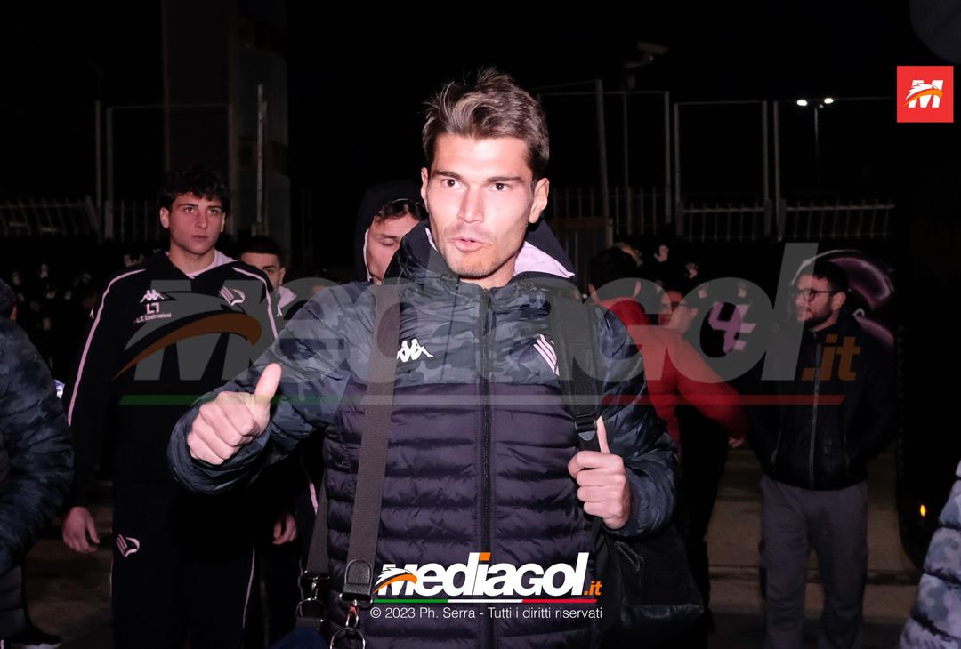 FOTO Ascoli-Palermo, i rosanero in partenza dallo stadio “Renzo Barbera” (Gallery) - immagine 22