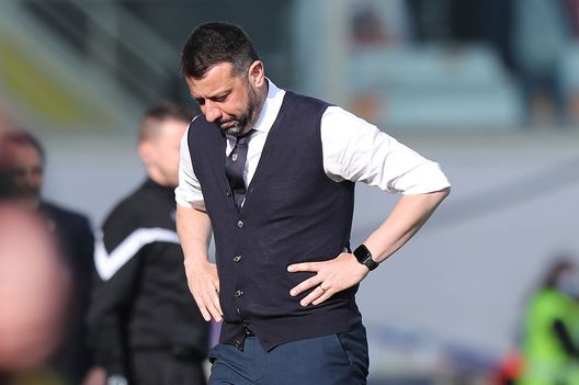 FLORENCE, ITALY - MARCH 07: Roberto D'Aversa manager of Parma Calcio shows his dejection during the Serie A match between ACF Fiorentina and Parma Calcio at Stadio Artemio Franchi on March 7, 2021 in Florence, Italy. (Photo by Gabriele Maltinti/Getty Images) FLORENCE, ITALY - MARCH 07: Roberto D'Aversa manager of Parma Calcio shows his dejection during the Serie A match between ACF Fiorentina and Parma Calcio at Stadio Artemio Franchi on March 7, 2021 in Florence, Italy. (Photo by Gabriele Maltinti/Getty Images)