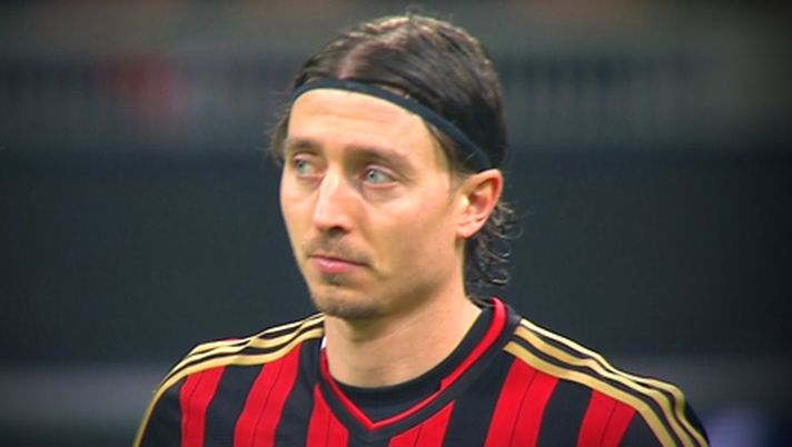 Curiosità: su Twitter Montolivo festeggia il suo primo gol con la maglia rossonera in un Palermo-Milan 2-2 Curiosità: su Twitter Montolivo festeggia il suo primo gol con la maglia rossonera in un Palermo-Milan 2-2
