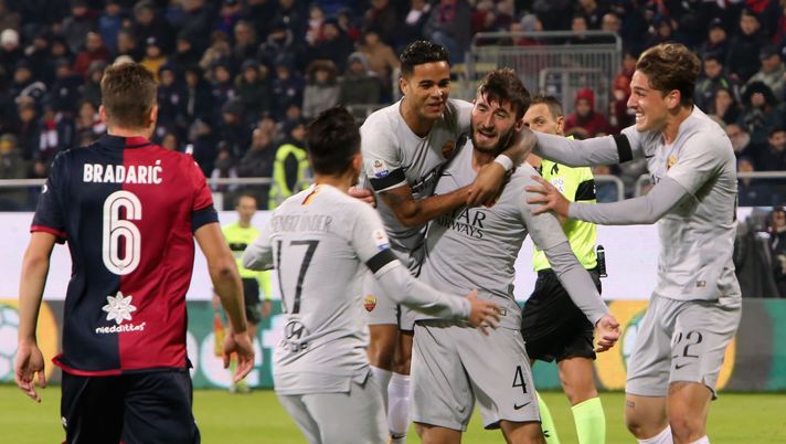 Serie A, Cagliari-Roma 2-2: giallorossi avanti di due reti si fanno rimontare dai sardi, Sau fa impazzire i suoi  Serie A, Cagliari-Roma 2-2: giallorossi avanti di due reti si fanno rimontare dai sardi, Sau fa impazzire i suoi
