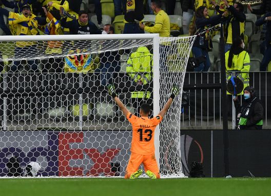 GDANSK, POLAND - MAY 26: Gero Rulli of Villarreal CF celebrates after saving the penalty of David de Gea of Manchester United (not pictured) to win the UEFA Europa League Final between Villarreal CF and Manchester United at Gdansk Arena on May 26, 2021 in Gdansk, Poland. (Photo by Adam Warzawa - Pool/Getty Images) GDANSK, POLAND - MAY 26: Gero Rulli of Villarreal CF celebrates after saving the penalty of David de Gea of Manchester United (not pictured) to win the UEFA Europa League Final between Villarreal CF and Manchester United at Gdansk Arena on May 26, 2021 in Gdansk, Poland. (Photo by Adam Warzawa - Pool/Getty Images)