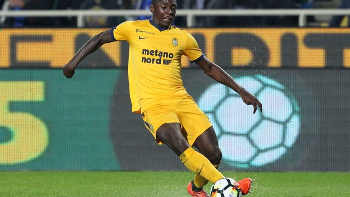 during the Serie A match between Atalanta BC and Hellas Verona FC at Stadio Atleti Azzurri d'Italia on October 25, 2017 in Bergamo, Italy. Tegola Kean, l’infortunio preoccupa il Verona: tornerà solo nel finale di stagione - immagine 1