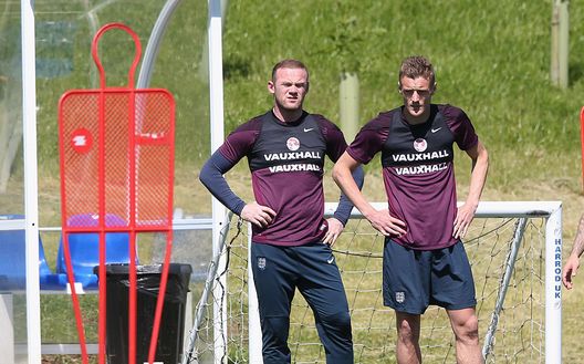Jamie Vardy e Wayne Rooney (Photo by David Rogers/Getty Images) Jamie Vardy e Wayne Rooney (Photo by David Rogers/Getty Images)