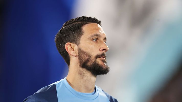ROME, ITALY - APRIL 08: Luis Alberto of SS Lazio looks on prior to the Serie A match between SS Lazio and Juventus at Stadio Olimpico on April 08, 2023 in Rome, Italy. (Photo by Paolo Bruno/Getty Images) Luis Alberto: “Vedremo per il mercato, è una questione tra me e il presidente Lotito” - immagine 1