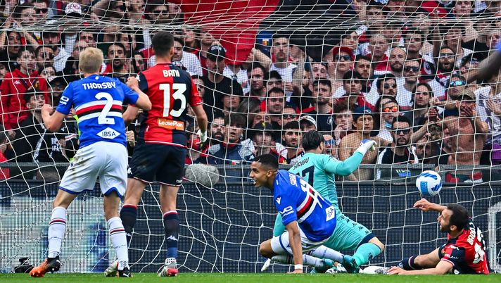 GENOA, ITALY - APRIL 30: Abdelhamid Sabiri of Sampdoria (C) scores a goal during the Serie A match between UC Sampdoria and Genoa CFC at Stadio Luigi Ferraris on April 30, 2022 in Genoa, Italy. (Photo by Getty Images) Sabiri non dimenticherà mai il gol nel derby: “Ma non voglio fermarmi lì…” - immagine 1